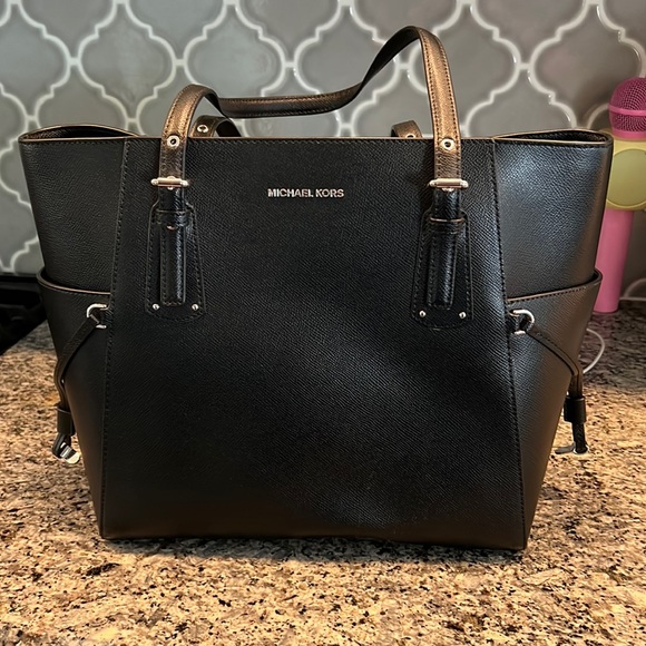 Michael Kors Purse - Picture 1 of 4